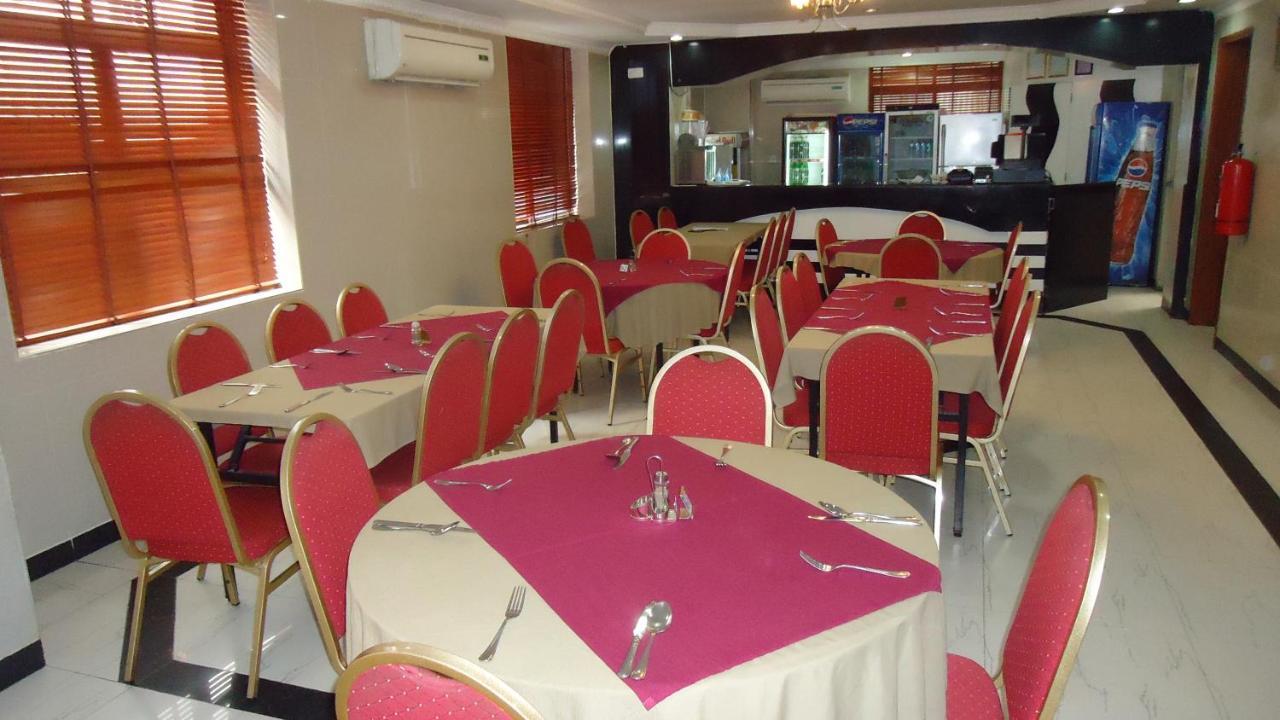 Rainbow Hotel Dar es Salaam Buitenkant foto