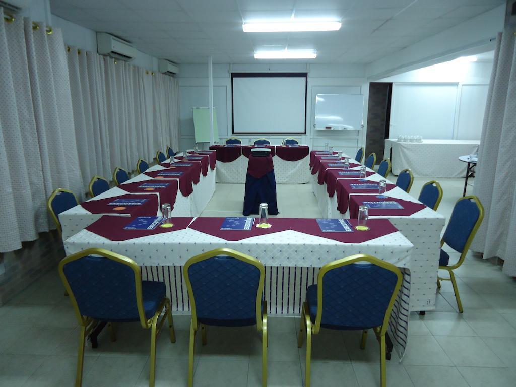 Rainbow Hotel Dar es Salaam Buitenkant foto