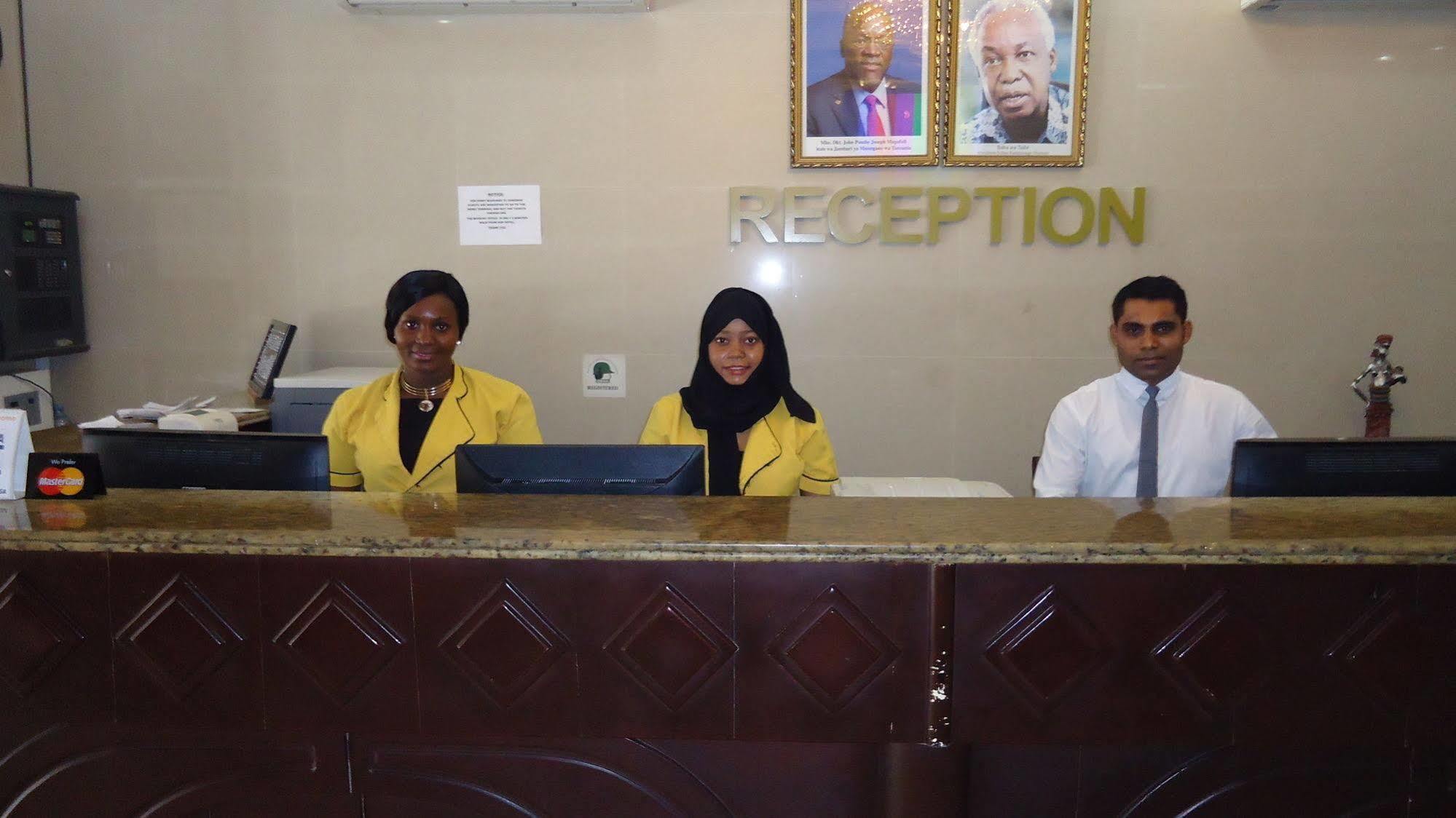 Rainbow Hotel Dar es Salaam Buitenkant foto