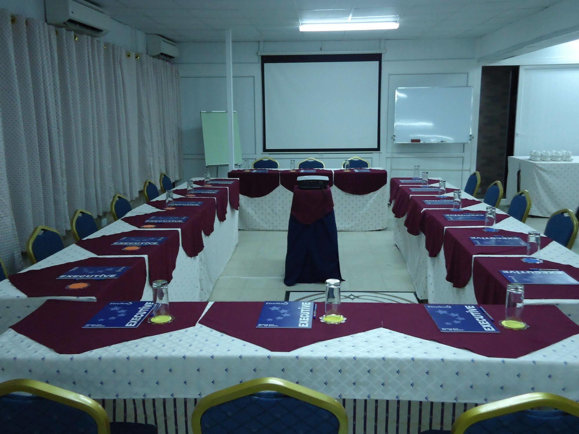 Rainbow Hotel Dar es Salaam Buitenkant foto