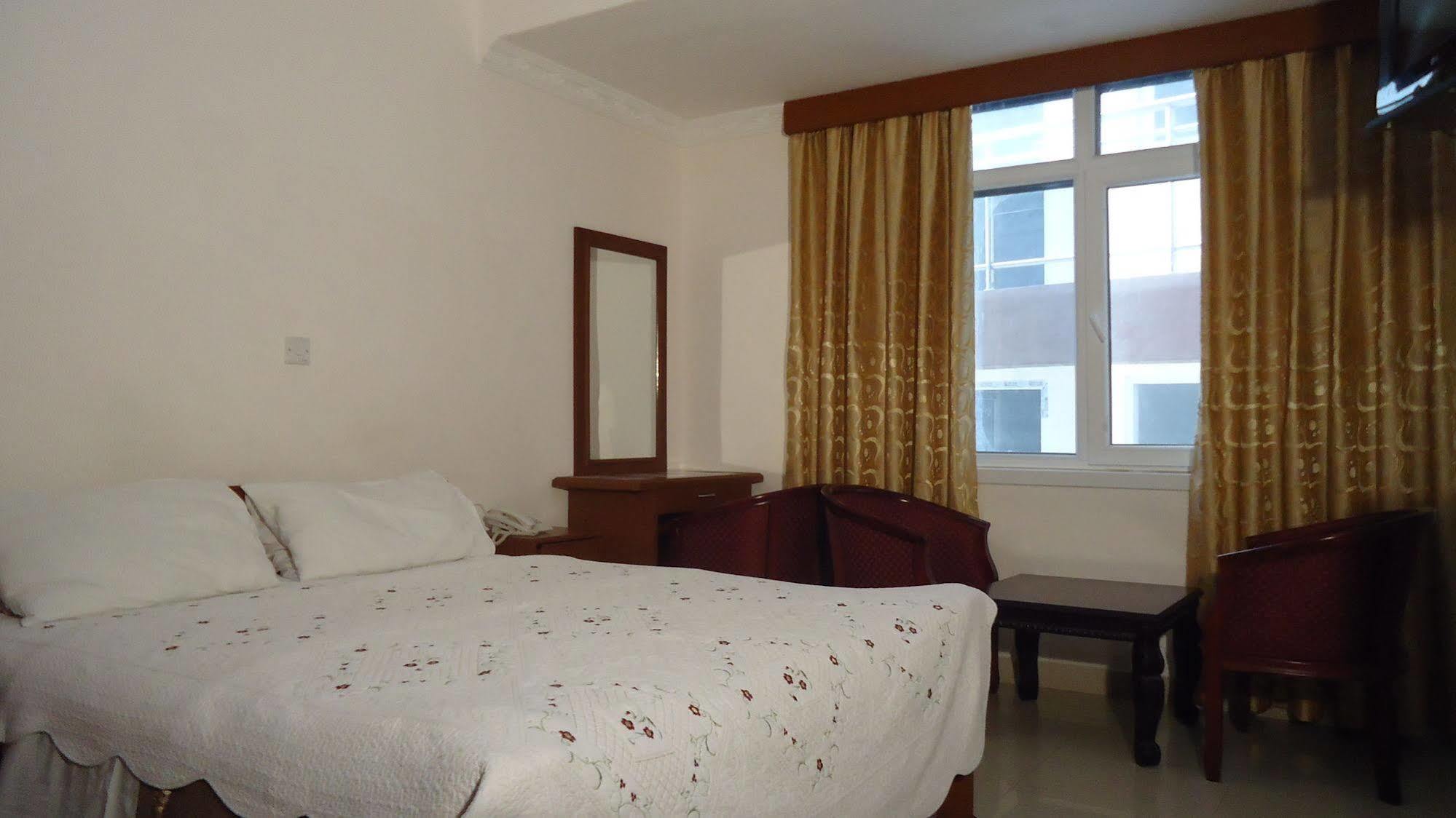 Rainbow Hotel Dar es Salaam Buitenkant foto