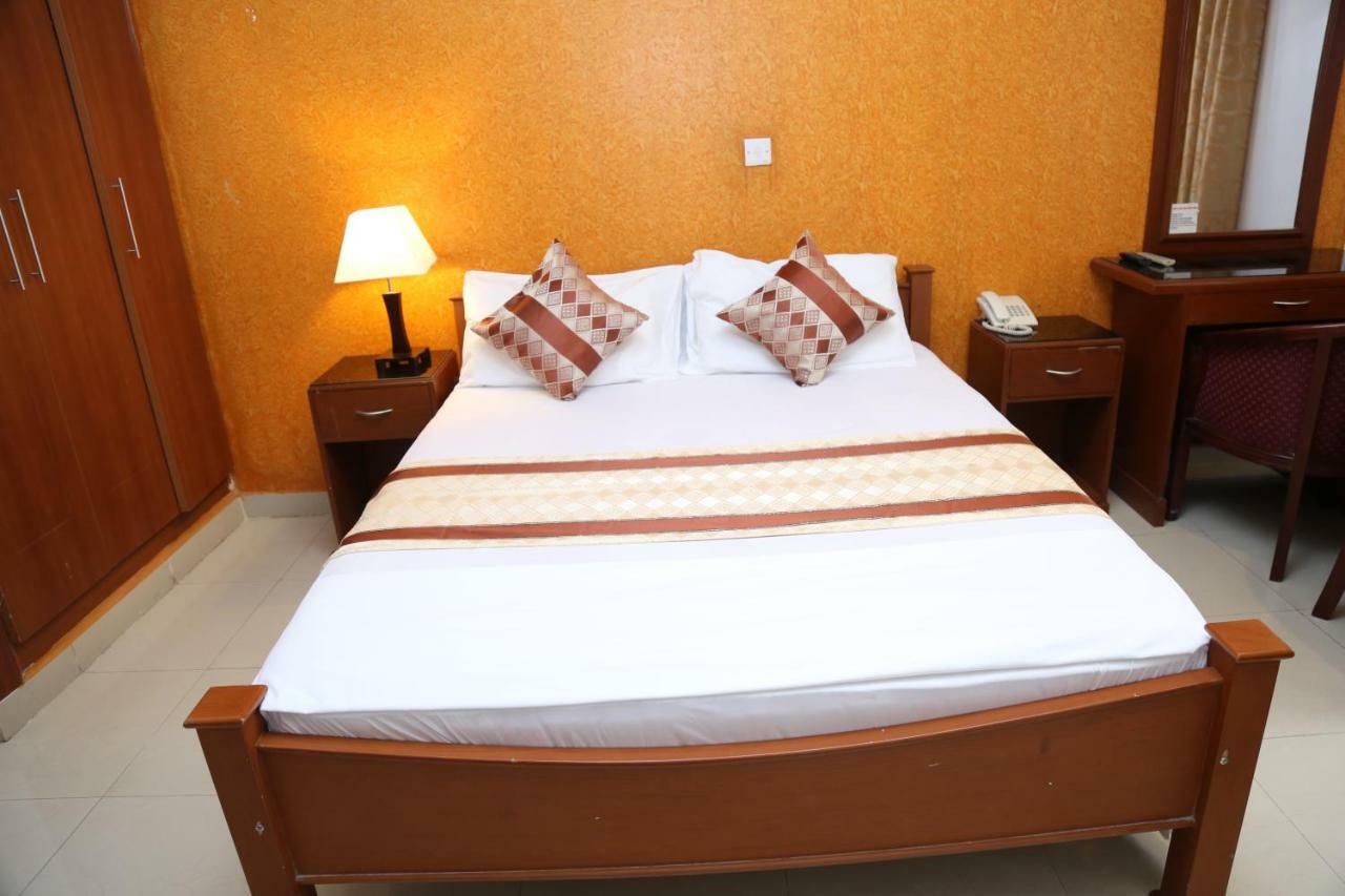 Rainbow Hotel Dar es Salaam Buitenkant foto