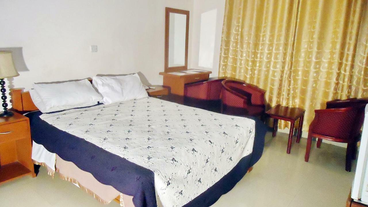 Rainbow Hotel Dar es Salaam Buitenkant foto